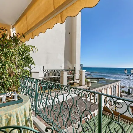 B&B Da Giueli Rooms On The Seafront 3*