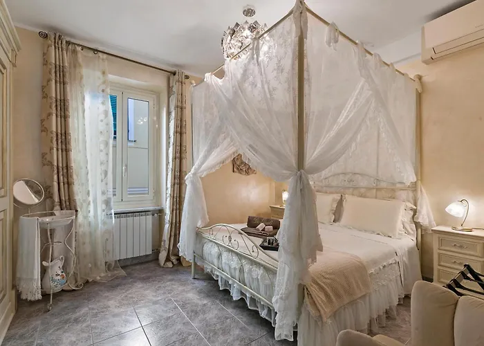 Bed & Breakfast B&B Da Giueli Rooms On The Seafront 3*
