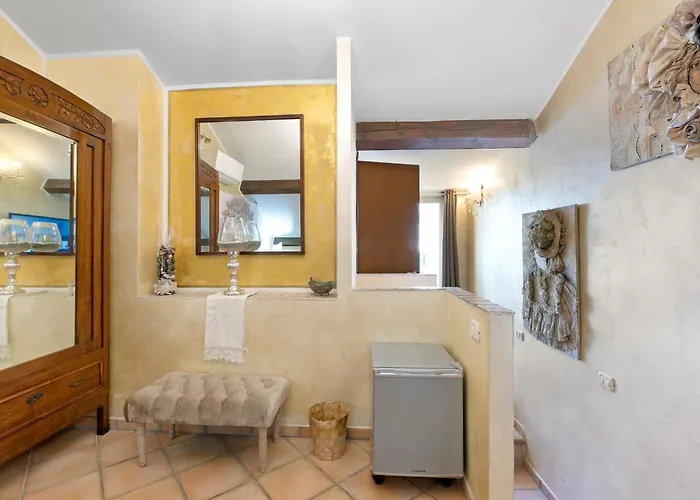 Bed & Breakfast B&B Da Giueli Rooms On The Seafront 3*