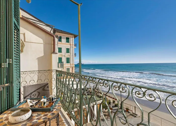 Bed & Breakfast B&B Da Giueli Rooms On The Seafront 3*