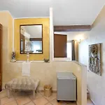 فندق مبيت وإفطار B&B Da Giueli Rooms On The Seafront 3*