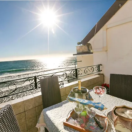 Da Giueli On The Seafront 住宿加早餐酒店 阿拉西奥