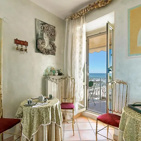 Bed & Breakfast Da Giueli On The Seafront 3*