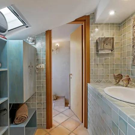 Da Giueli On The Seafront